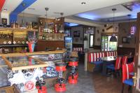 Lounge nebo bar v ubytování Hotel Zlatý Kříž