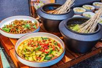 Jídlo v hotelu nebo okolí