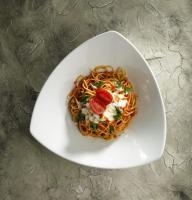 een witte kom pasta met tomaten en saus bij ANGRAND HOTEL in Ankara