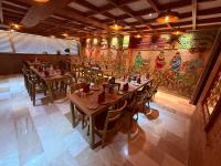 Restaurace v ubytování Ikonic Hotel - Bhushi Dam Lonavala