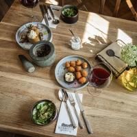 Jídlo v hotelu nebo okolí