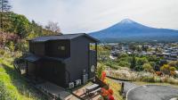 Where to Stay for Autumn Leaves at Lake Kawaguchi 2026: Lakeview Hotels, Maple Corridor Stays and Upside-Down Fuji