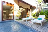 Theanna Villa and Spa Cangguの敷地内または近くにあるプール