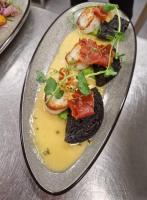 een bord met eten met vlees en groenten op een tafel bij The Station Hotel Insch in Insch