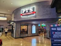 Un restaurante en un centro comercial con un cartel de pds en Easy access unit at the main strip, en Las Vegas
