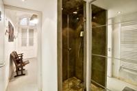 A bathroom at Designer - A10