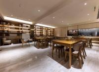 En restaurant eller et andet spisested på JI Hotel Shanghai Wujing East China Normal University