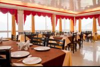 En restaurant eller et andet spisested på Doma Residency