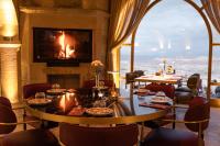 Posezení v ubytování Millstone Cave Suites Hotel