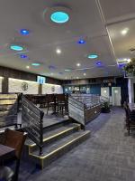 Posezení v ubytování World Cup Lodging Flat 10 to 14-Night Rate Short Walk to Arena