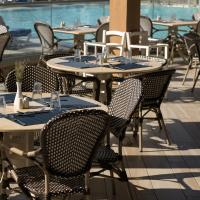 Piscina di Arina Beach Resort o nelle vicinanze