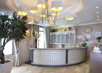 a salon with a round counter in a room at Hotel Daumesnil-Vincennes in Vincennes