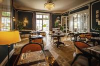 Χώρος καθιστικού στο Château St Pierre de Serjac