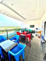 Μια τηλεόραση ή/και κέντρο ψυχαγωγίας στο Views Apartment and Restaurant