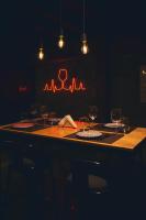 een bar met wijnglazen erop bij Bodega Iaccarini Wine Lodge by BT Homes in San Rafael