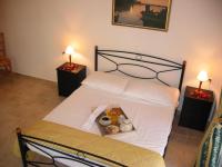 A bed or beds in a room at Castle View Studios