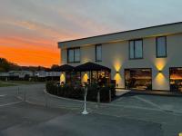 Východ nebo západ slunce při pohledu z apartmánu nebo okolí