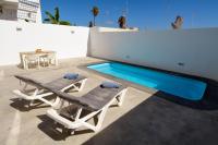Bazén v ubytovaní Villa Sunrise Private Pool Puerto del Carmen By PVL alebo v jeho blízkosti