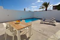 Bazén v ubytovaní Villa Sunrise Private Pool Puerto del Carmen By PVL alebo v jeho blízkosti