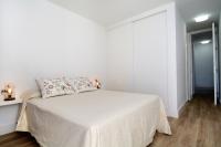Posteľ alebo postele v izbe v ubytovaní Villa Sunrise Private Pool Puerto del Carmen By PVL