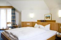 A bed or beds in a room at Hotel Idhof