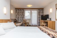 A bed or beds in a room at Hotel Idhof