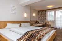 A bed or beds in a room at Hotel Idhof