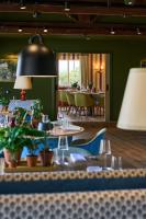 En restaurant eller et andet spisested på Mad Swans in The Mendips