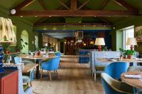 En restaurant eller et andet spisested på Mad Swans in The Mendips