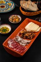 Jídlo v hotelu nebo okolí