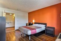 Motel 6-Oakland, CA - Embarcaderoにあるベッド