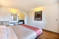 Motel 6-Oakland, CA - Embarcaderoにあるベッド