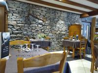 Et opholdsområde på Logis Hôtel Restaurant Auberge du Bougnat