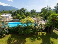 Bazén v ubytování Hotel Nessi Locarno nebo v jeho okolí
