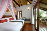 a bedroom with a bed with white sheets and a window at PingChan Koh Phangan Beachfront Resort in Thong Nai Pan Yai