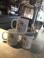 Příslušenství pro přípravu čaje a kávy v ubytování Hôtel & Spa Rodier x Café Bar & Restaurant