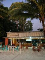 a man sitting at a table in front of a restaurant at Viera Resort in Ngurblut