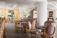 Reštaurácia alebo iné gastronomické zariadenie v ubytovaní Almyrida Resort
