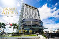 un edificio alto con las palabras &quot;gran aloria hotel&quot; en Grand Alora Hotel, en Alor Setar