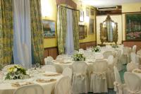 Reštaurácia alebo iné gastronomické zariadenie v ubytovaní Hotel Antico Residence Roma