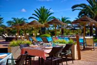 Pestana Porto Santo Premium All Inclusive Beach & SPA Resortの敷地内または近くにあるプール