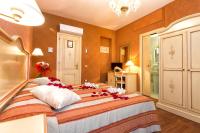 A bed or beds in a room at Hotel Conterie