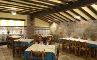 Reštaurácia alebo iné gastronomické zariadenie v ubytovaní Hotel La Venta de Goyo