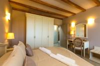 Posteľ alebo postele v izbe v ubytovaní Kallisti Villas, Family Paradise, By ThinkVilla