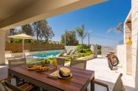 Bazén v ubytovaní Kallisti Villas, Family Paradise, By ThinkVilla alebo v jeho blízkosti