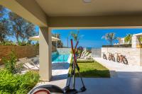 Bazén v ubytovaní Kallisti Villas, Family Paradise, By ThinkVilla alebo v jeho blízkosti