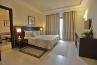 Postel nebo postele na pokoji v ubytování Le Corail Suites Hotel