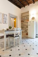 A kitchen or kitchenette at The Como Secret Garden