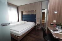 Hotel Alexander Zurich Old Townにあるベッド