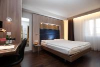 Hotel Alexander Zurich Old Townにあるベッド